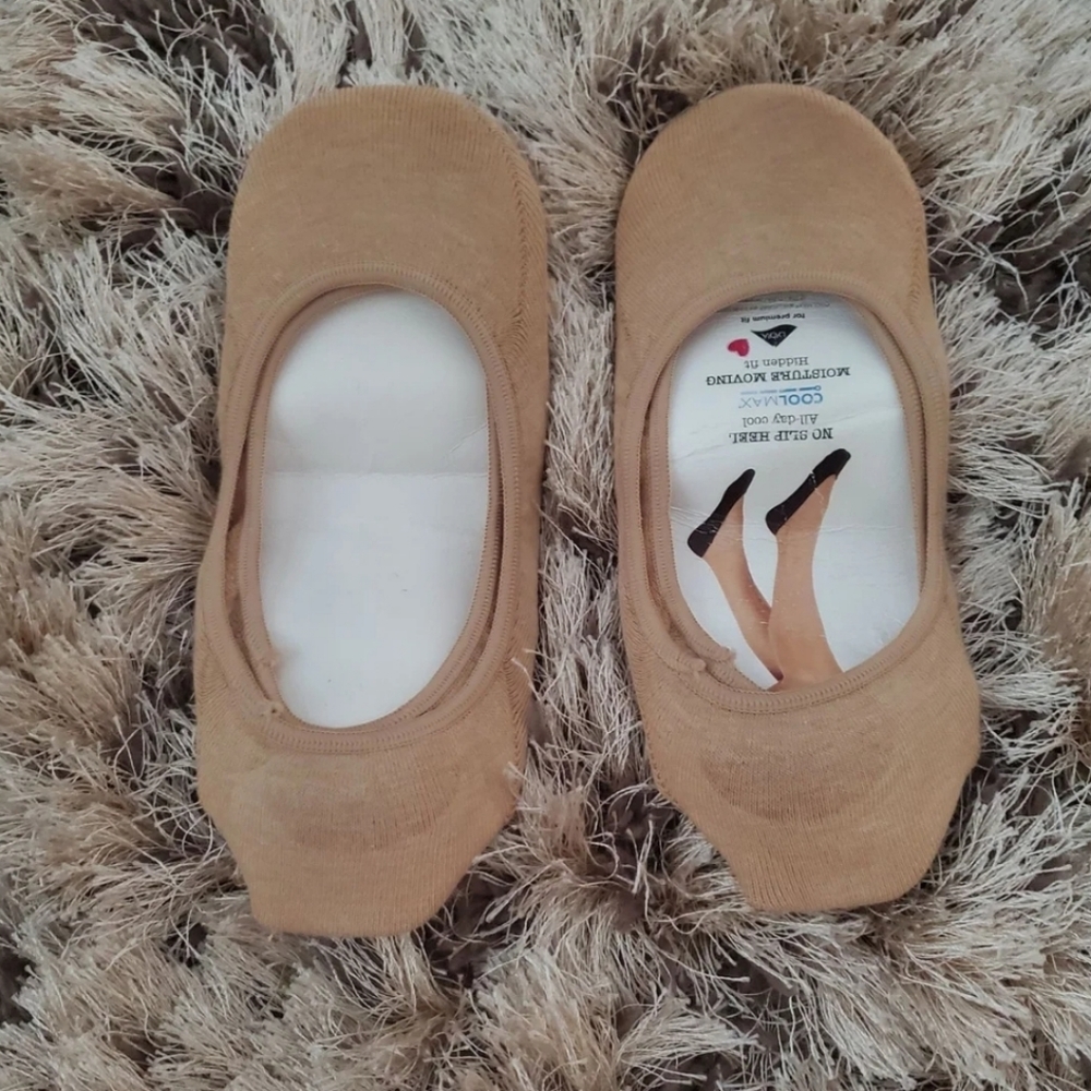 2 Pack Tan No Show Liner Socks - Size 4-10